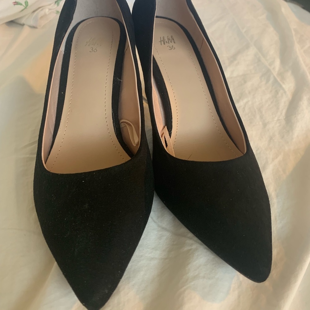 Pointy Pumps